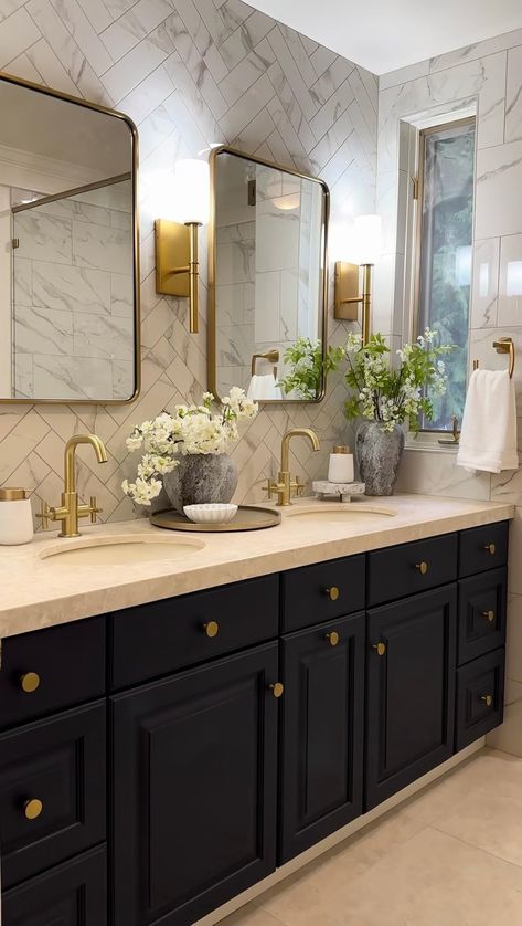 "The Design Twins"'s Amazon Page Couples Bathroom Ideas, Master Bath Vanity Ideas Double Sinks, Ferguson Bathroom, Bathrooms Luxury Modern, Double Vanity Bathroom Ideas, Master Bathrooms Luxury, Colonial House Interior Design, Double Sink Bathroom Ideas, Parents Bathroom