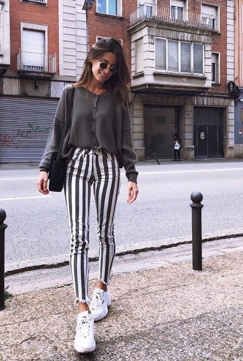 Latest Summer Fashion, Summer Outfits For Teens, 가을 패션, Looks Style, Outfits Casuales, Striped Pants, Elegant Woman, Outfits For Teens, Look Fashion