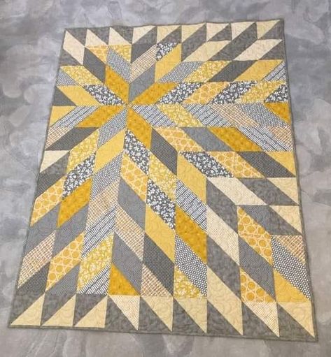 Starburst Quilt Pattern, Starburst Quilt, Quilt Pattern Free, Fox Quilt, Perfect Job, Baby Patchwork Quilt, English Paper Piecing Quilts, Yellow Quilts, Scrappy Quilt Patterns