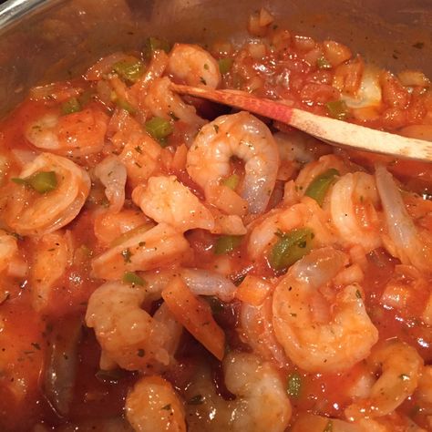 Filled with onions, peppers, and shrimp, this recipe is easy to make and comes together quickly. Camarones Rancheros, Recipes Using Flour, Cuban Recipe, Cuban Dishes, Cuban Cuisine, Creole Recipes, Shrimp Dishes, Dutch Recipes, Cuban Recipes