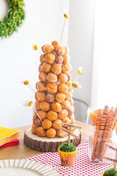 This DIY Winnie the Pooh birthday party is too cute! With tons of Winnie the Pooh birthday party ideas, this is your Winnie the Pooh birthday party guide. Happy birthday, little one! It'd make a great Winnie the Pooh baby shower, too. Weenie The Pooh Centerpieces, Donut Inspiration, Diy Winnie The Pooh, Pooh Bebe, Winnie The Pooh Birthday Party, Pooh Birthday Party, Gateau Baby Shower, Pooh Party, Bee Birthday Party