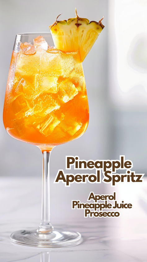 Pineapple Aperol Spritz Aperol Punch, Aperol Cocktail Recipes, Aperol Spritz Recipe, Easy Summer Cocktails, Pretty Alcoholic Drinks, Prosecco Cocktails, Cocktail Shots, Pineapple Rum, Mixed Drinks Alcohol