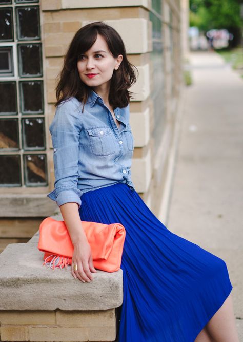 Bright Blue Top Outfit Ideas, Blue Top Outfit, Usa Outfits, Clothes For Women In 30's, Blue Skirt Outfits, Smart Dressing, Royal Blue Skirts, Photographer Outfit, Skirt Outfit Summer