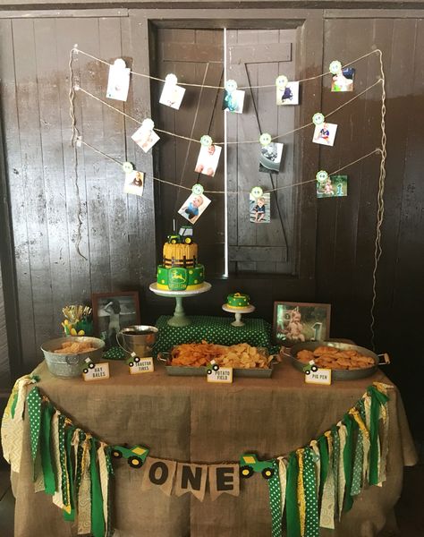 John Deere party First Birthday Crafts, Tractor Birthday Party Theme, John Deere Birthday Party, John Deere Party, John Deere Birthday, Tractor Birthday Party, 2nd Birthday Party For Boys, Farm Themed Birthday Party, 1st Birthday Pictures