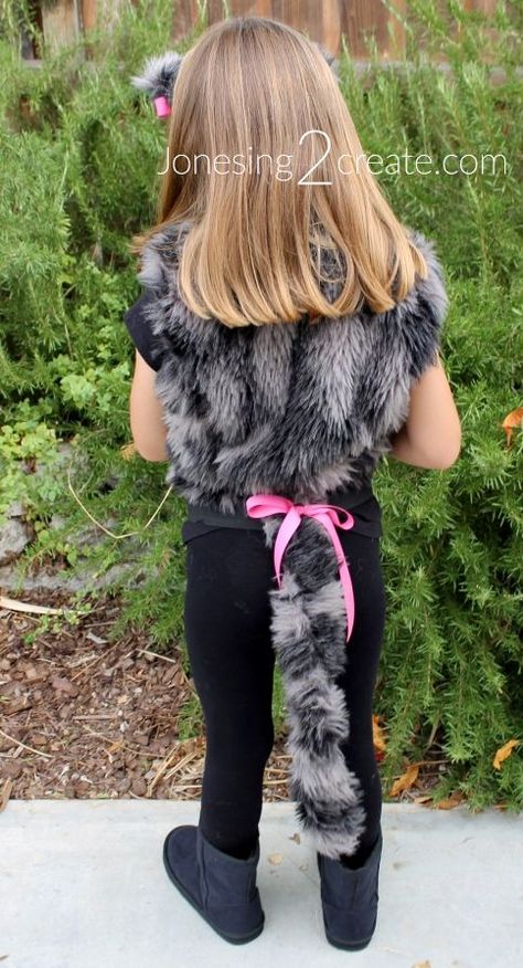 Perfect homemade cat costume for a little girl that is still easy, but doesn't look exactly like all the other cat costumes you see. Kitten Costume Kids, Diy Cat Costume Kids, Black Cat Costume For Kids, Cat Costume Toddler, Homemade Cat Costume, Diy Cat Costume, Honk Jr, Cat Girl Costume, Cats Costume