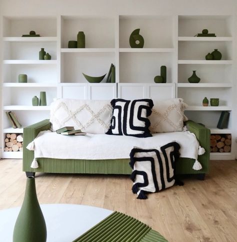 IKEA is always a budget friendly option when decorating, but the furniture can look repetitive and boring. If you want your home to look bespoke without the hefty price tag, home styling pro Claire Douglas says there are many ways to get the look and not sacrifice on style. The styling pro shares that as […] Bookcase Behind Sofa, Sofa Table Styling, Kitchen Makeover On A Budget, Bookcase Hack, Ikea Units, Ikea Built In, Billy Bookcase Hack, Ikea Billy Bookcase Hack, Kitchen Diy Makeover