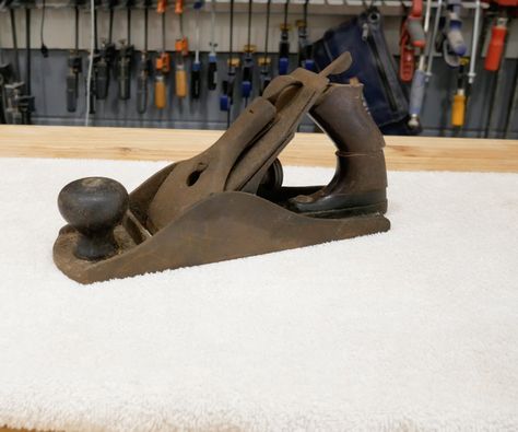 Restoring a Rare Hand Plane | Stanley #4 1/2 Stanley Plane, Used Woodworking Tools, Hand Plane, Wood Plane, Rust Removers, Diy Techniques, Professional Tips, Antique Tools, Old Tools