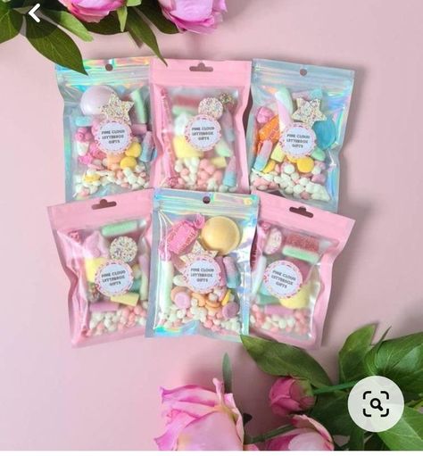 Aesthetic Birthday Goodie Bags, Candy Bag Aesthetic, Aesthetic Goodie Bags, Candy Bags Ideas Birthday Girl, Candy Theme Goodie Bag, Childrens Wedding Favours, Teen Girl Birthday Gifts, Kids Wedding Favors, Party Bags Kids