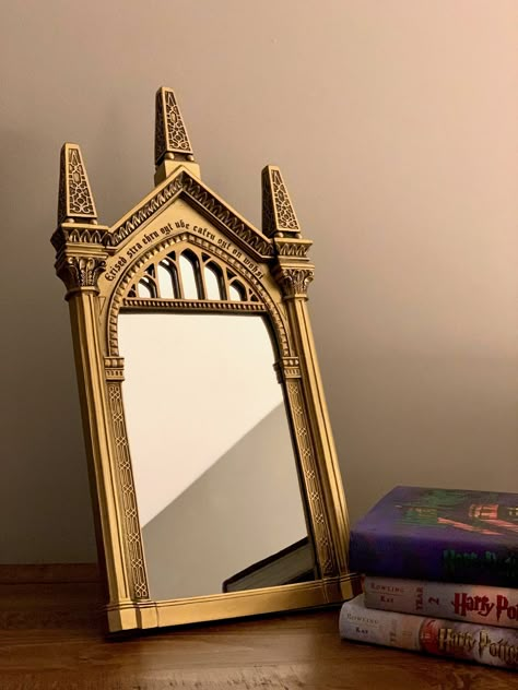 Harry Potter Inspired Furniture, Harry Potter Housewarming Gift, Harry Potter Stuff To Buy Gift, Slytherin Gift Ideas, Book Stuff Gift Ideas, Harry Potter Decorations Room, Subtle Harry Potter Home Decor, Harry Potter Things To Buy, Harry Potter Mirror Of Erised