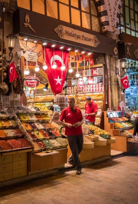 Istanbul Food Tour - Istanbul Spice Market - Traditional Turkish Food Istanbul Spice Market, Food In Turkey, Turkey Market, Ground Turkey Stroganoff, Istanbul Market, Turkish Food Traditional, Food Istanbul, Turkish Aesthetic, Turkish Market