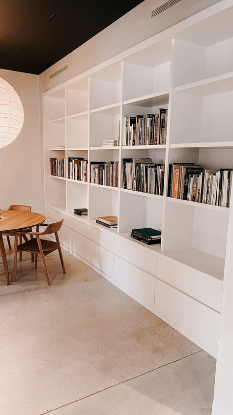 Clean White Storage Unit - MDM Design Studio White Plaster Bookshelf, White Office Storage, White Built In Shelves Living Room, White Bookshelf Wall, White Built In Bookshelves, Built In Shelves Office, White Built In Shelves, Modern Built In Bookshelves, White Book Shelves