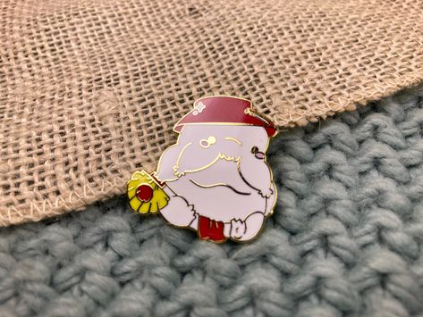 Radish Spirit Enamel Pin!  This would make a lovely treat for any Spirited Away and Studio Ghibli fan! This pin depicts a lovely Radish Spirit design! Please feel free to message if you have any questions :)  Check out my Etsy page for more Studio Ghibli pins, bundles and goodies :) All items are are dispatched within 5 business days using Royal Mail Second Class. Radish Spirit Tattoo Studio Ghibli, Radish Spirit Studio Ghibli, Studio Ghibli Keychain, Radish Spirit, Studio Ghibli Jewelry, Ghibli Jewelry, Studio Ghibli Anime, Anime Pins Enamel, Ghibli Anime