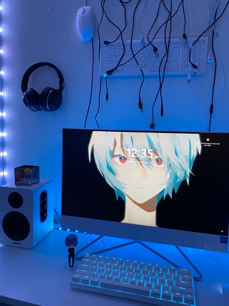 Cyberpunk Setup, Cybercore Desk, Evangelion Room, Cyberpunk Room Ideas, Set Up Pc, Cyberpunk Desk, Cybercore Room, Bedroom Gaming Setup, Cyberpunk Room