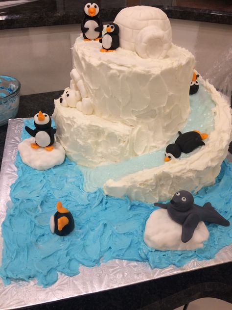 Arctic Cake Ideas, Arctic Animal Cake, Arctic Birthday Cake, Easy Cake Decorating Christmas, Arctic Birthday Party, Walrus Cake, Iceberg Cake, It Birthday Cake, Arctic Cake