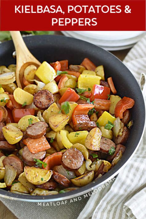 Fried Kielbasa, Kielbasa Potatoes, Easy One Pan Dinner, Green Pepper Recipes, Kielbasa And Potatoes, One Pan Dinner Recipes, Creamer Potatoes, Sausage Dinner, Kielbasa Recipes