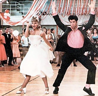 Danny and Sandy #grease #handjive Grease Film, Sandy And Danny, Michael Haneke, Grease 1978, Grease Movie, Hand Jive, Grease Is The Word, Danny Zuko, Septième Art