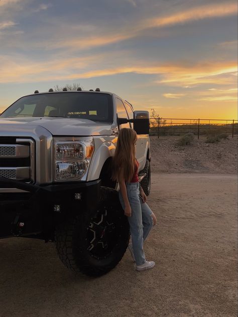 Pictures To Take With Your Truck, Truck Pics Photo Ideas, Girlfriend Truck Pictures, Pictures With Trucks Photo Ideas, Truck Girl Aesthetic, Truck Poses For Women, Truck Photoshoot Ideas Women, Truck Model Photoshoot, Cute Country Pictures