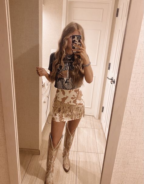 Cute Country Concerts Outfits, Western Dinner Date Outfit, Brittney Aldean Style, Glitzy Country Outfit, Vegas Outfit Ideas Winter Nfr, Rodeo Carnival Outfits, Vegas Outfit Ideas Western, Concert Outfits With Skirts, Tassel Cowboy Boots Outfit