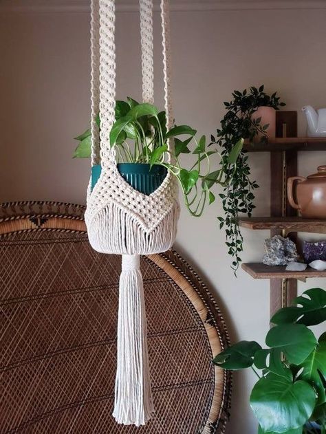 Belt Macrame, Macrame Basket, Basket Plant, Macrame Plant Hanger Tutorial, Macrame Plant Hanger Patterns, Diy Macrame Plant Hanger, Macrame Wall Hanging Diy, Macrame Wall Hanging Patterns, Macrame Plant Holder