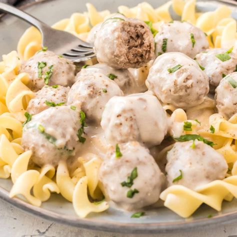 Cream of Mushroom Meatballs Meatball Crockpot, Meatball Dinner Recipes, Easy Swedish Meatball Recipe, Mushroom Meatballs, Swedish Meatballs Easy, Creamy Garlic Mushrooms, Meatball Dinner, Turkey Meatball Recipe, Meatball Recipes Easy