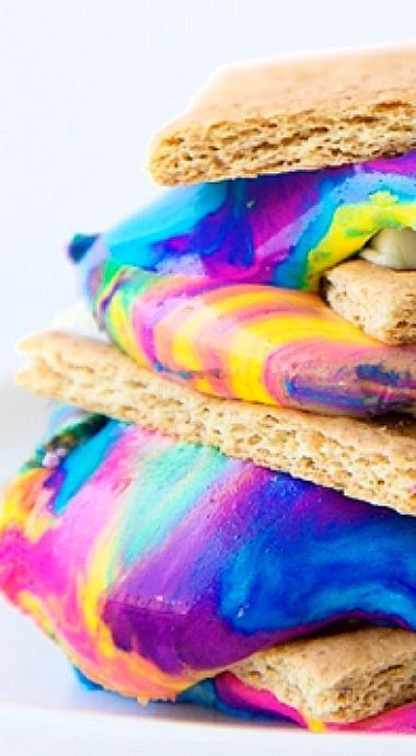 Tie Dye Birthday Theme, Rainbow Smores, Tie Dye Party Food, Tie Dye Birthday Party Ideas, Desert Lily, Tie Dye Birthday Party, Diy Tie Dye, Tie Dye Birthday, Pastel Cupcakes