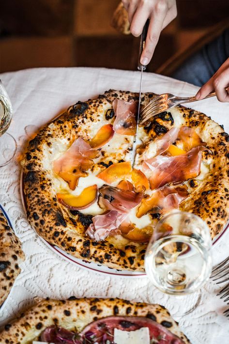 Foccacia Photography, Bakers Percentage, Italian Food Photography, Pizza Photography, Pizzeria Design, Pizza Napolitaine, Pizza Photo, Best Italian Restaurants, Italian Restaurants