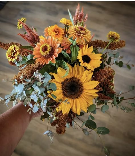 Sunflower Autumn Wedding, Harvest Bouquet, Market Bouquets, Zinnia Bouquet, Farmers Market Flowers, Flower Boquet, Cut Flower Farm, Orange Bouquets, Zinnia Flowers