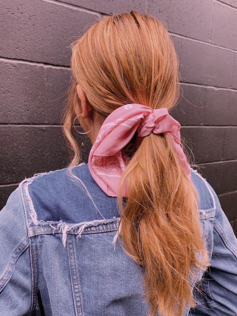 Bandana Ponytail Hairstyles, Ponytail With Bandana, Bandana Ponytail, Ponytail Outfit, Bandana Hairstyle, Bandana Hairstyles, Low Ponytail, Ponytail Hairstyles, Cool Hairstyles