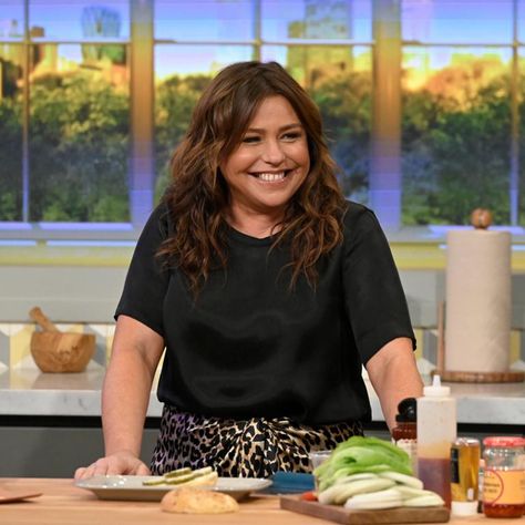 How To Keep Lasagna From Being Watery, According To Rachael | Rachael Ray Show Rachel Ray Lasagna Recipe, Racheal Ray, Type Of Pasta, Taco Lasagna, Sausage Lasagna, Ravioli Lasagna, Cheese Ravioli, Rachel Ray, Rachael Ray