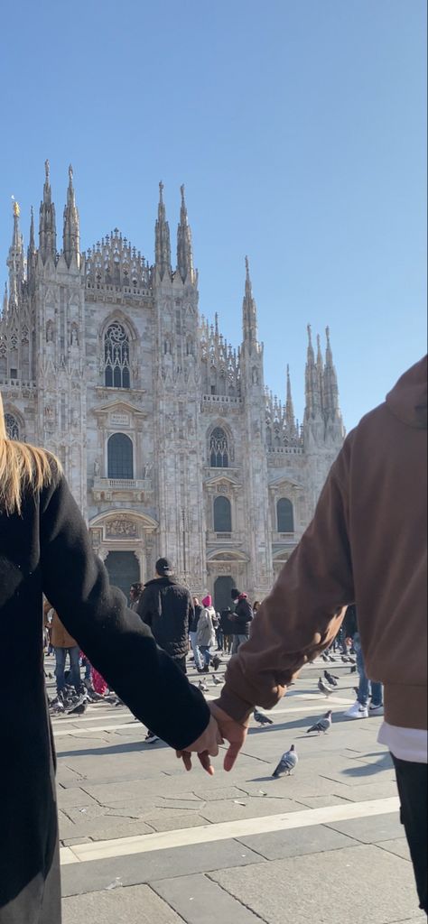 Barcelona Aesthetic, Milan Duomo, Italy Pictures, Europe Photos, Italy Aesthetic, Couple Picture Poses, Instagram Ideas Photography, Italy Photo