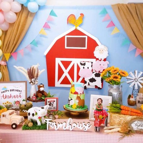 Old Macdonald Birthday, Mcdonalds Birthday Party, Farmyard Party, Baby First Birthday Cake, Farm Theme Birthday, Old Macdonald, Farm Themed Birthday Party, Leo Birthday, Farm Birthday Party