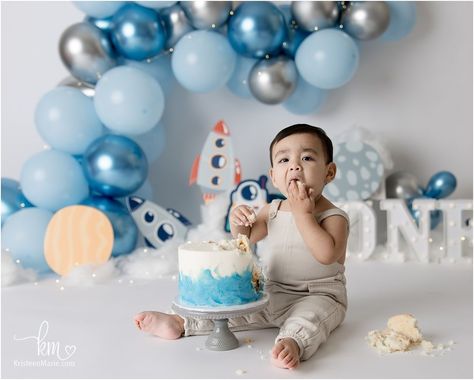 birthday boy eating cake Space Themed First Birthday, Cake Smash Pictures, First Birthday Photography, First Birthday Cake Smash, Themed First Birthday, First Birthday Pictures, Smash Cake Boy, Cake Smash Photography, First Birthday Cake