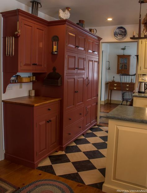 Kitchen | Period Furniture Reproductions Colonial Paint Colors, Hidden Appliances, Small Colonial, Hide Appliances, Prim Kitchen, Colonial Kitchens, Primitive Kitchens, Unfitted Kitchen, Primitive Dining Rooms