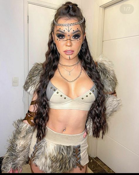 Barbarian Costume, Viking Halloween Costume, Vikings Halloween, Viking Warrior Woman, Viking Cosplay, Viking Costume, Cute Couple Halloween Costumes, Bohemian Girls, Trendy Halloween Costumes