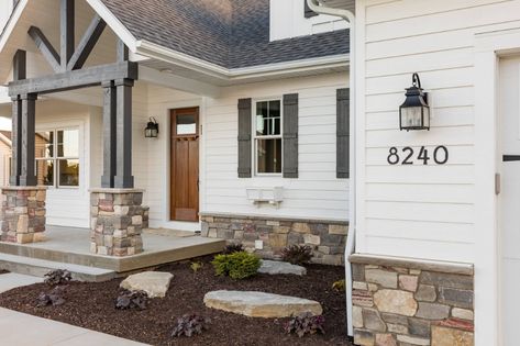 Craftsman Style White Exterior, Cream Craftsman House Exterior, White Craftsman House Exterior, White House With Rock Exterior, White Craftsman Exterior, White Bungalow Exterior, White Craftsman House, Modern Craftsman House Exterior, Craftsman Farmhouse Exterior