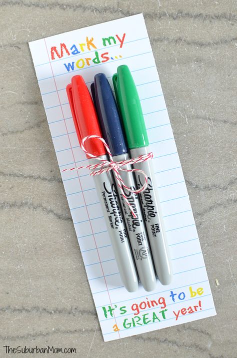 Sharpie Teachers Gift with free printable - "Mark my words...it's going to be a great year!" Great back-to-school teacher's gift Mark My Words Teacher Gift, Teacher Secret Pal Ideas, Sharpie Teacher Gift, Nice Pens, Mark My Words, Teacher Gift Printables, Staff Morale, Teacher Treats, Teachers Appreciation