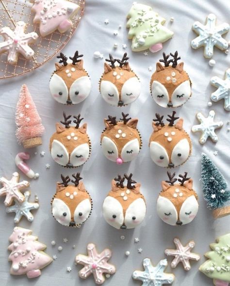 Winter Cupcakes, Gingerbread Reindeer, Reindeer Cupcakes, Cookies Cupcake, Gingerbread Cupcakes, Christmas Cupcakes, Fun Cupcakes, Christmas Goodies, Noel Christmas