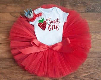 Summer Birthday Outfits, Tutu Size Chart, Sweet One Birthday, Strawberry Shortcake Birthday, First Birthday Tutu, 2nd Birthday Outfit, First Birthday Outfit Girl, Fruit Birthday, Strawberry Birthday