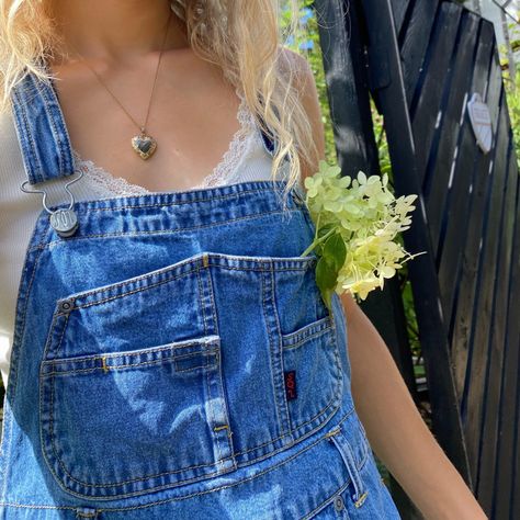 Cute Summer Pics, Overalls Aesthetic, Debut Taylor Swift, Debut Taylor, Overalls White, Summer Overalls, Miley Stewart, Summer Pics, Overalls Outfit