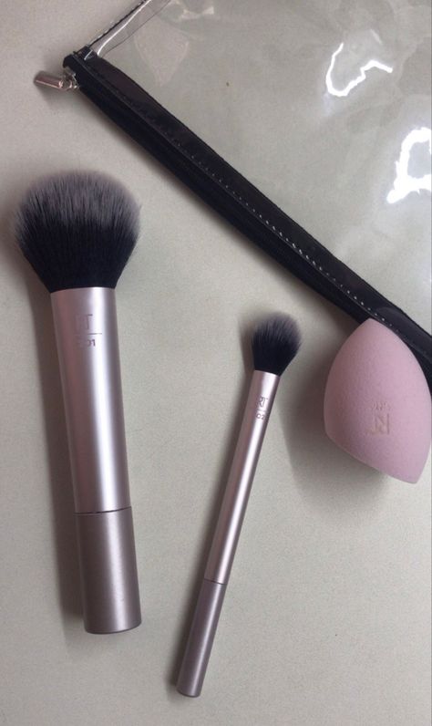 Real Techniques Brushes, Make Up Brushes, Real Techniques, Accessories Packing, Makeup Tools, Powder Brush, Makeup Inspo, Brush Set, Makeup Cosmetics