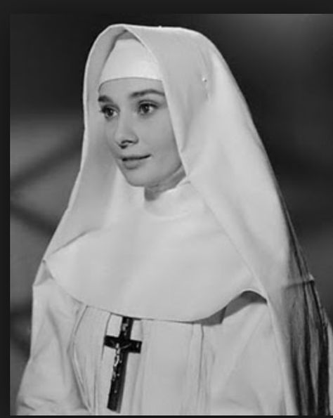 Nun Headdress 4 Nun Character, Dominican Nuns, The Nun's Story, Dada Collage, Conjuring Universe, Vintage Reference, Nuns Habits, Audrey Hepburn Photos, Jean Simmons