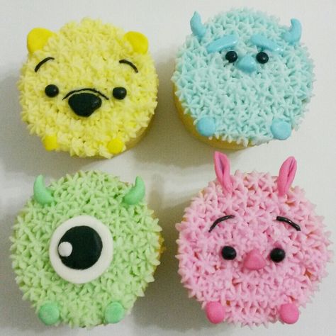 Tsum Tsum buttercream cake ( Winnie the Pooh, Piglet, James, Mike) Disney Cupcakes Ideas, Piglet Cupcakes, Tsum Tsum Cupcakes, Tsum Tsum Cake, Tsum Tsum Party, Disney Baking, Disney Inspired Food, Disney Cupcakes, Winnie The Pooh Piglet