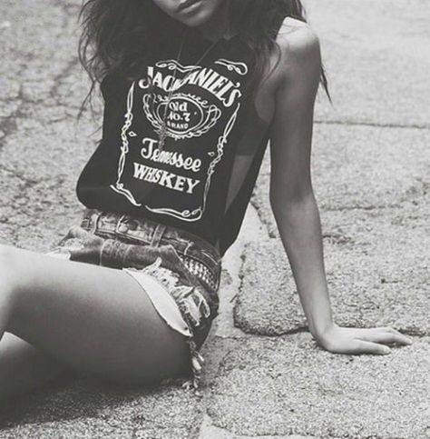 Jack Daniels Shirt, Whiskey Girl, Black And White Instagram, Look Grunge, Estilo Hip Hop, Jack Daniels, Looks Style, Dandy, Look Chic