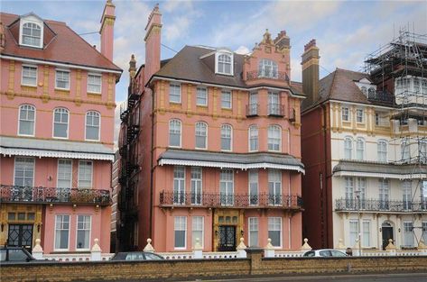 Modern Country Style: Zoella's Old Apartment In Brighton: Home Tour Click through for details. Brighton Apartment, British Country Style, Brighton Houses, Apartment Exterior, Youtube Sensation, Modern Country Style, Living In England, Old Apartments, Foreign Travel