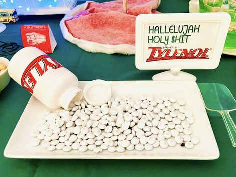 National Lampoon's Christmas Vacation Party | CatchMyParty.com National Lampoon Christmas Vacation Food, Griswold Christmas Party Food, Christmas Vacation Themed Food, Christmas Vacation Party Food, Lampoons Christmas Vacation Party, Christmas Vacation Party Ideas, Christmas Vacation Themed Party, Griswold Family Christmas Party, Griswolds Christmas