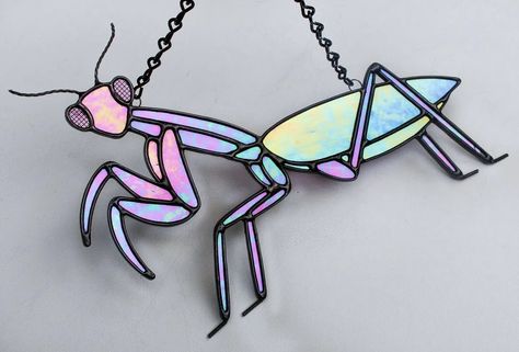 Pink Mantis, Mantis Insect, Bug Art, Rainbow Pastel, Stained Glass Suncatchers, Praying Mantis, Stained Glass Diy, Stained Glass Crafts, Insect Art