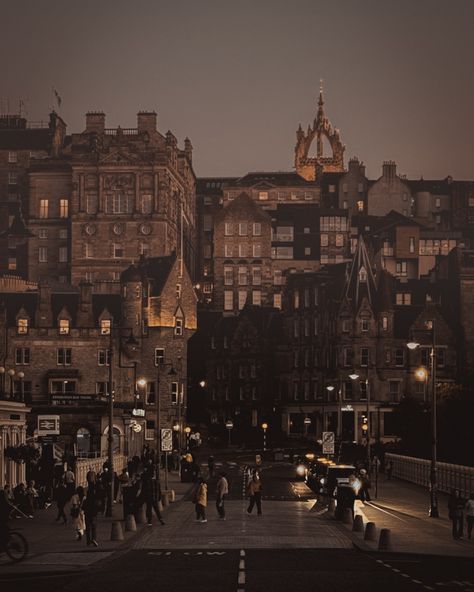 edinburgh’s gothic architecture looking like real life paintings 🖼️ in autumn 🍂 which one is your favorite? 1 - university of edinburgh school of divinity 2 - scott monument from a close 3 - waverley bridge 4 - university of edinburgh entrance 5 - princes street gardens 6 - university of edinburgh from mercure princes street hotel 7 - school of divinity 8, 9 - edinburgh military tattoo 10 - crepes and waffles near scott monument 11 - the witchery 12 - writer’s museum #edinburgh #edinburghci... Edinburgh University Library, Edinburgh Military Tattoo, Military Tattoo, University Of Edinburgh, Scott Monument, University Aesthetic, Crepes And Waffles, Edinburgh University, Military Tattoos