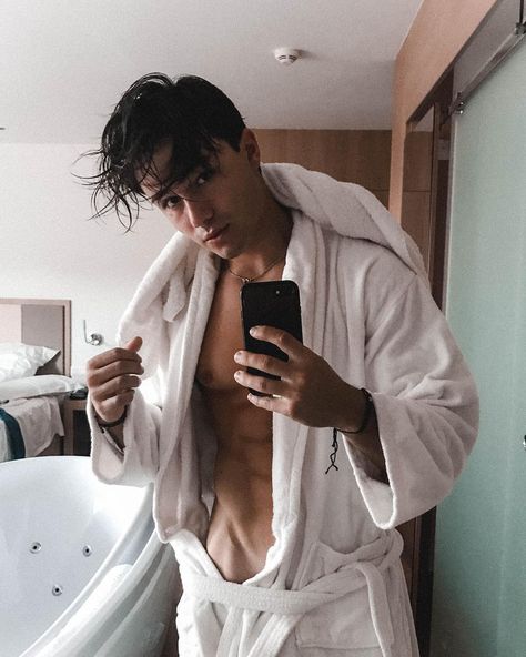 - sunday  I hope you had a good day #sunday #paris Bath Selfie, Gym Goals, Lucky Blue Smith, Lucky Blue, French Models, Mens Health, Men Boys, Gym Rat, Male Body