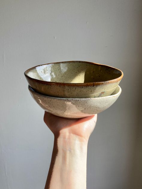 Lightweight stoneware bowl with super durable restaurant grade glaze. Scratch and stain resistant. Microwave and dishwasher safe. Each bowl is hand built and will have slight variations. Bowls ~6in. Wide and 2in. high Wabi Sabi Kitchen, Heath Ceramics, Face Planters, Keramik Design, Stoneware Bowl, Terracotta Planter, Ceramics Pottery Art, Bowl Designs, Cereal Bowl