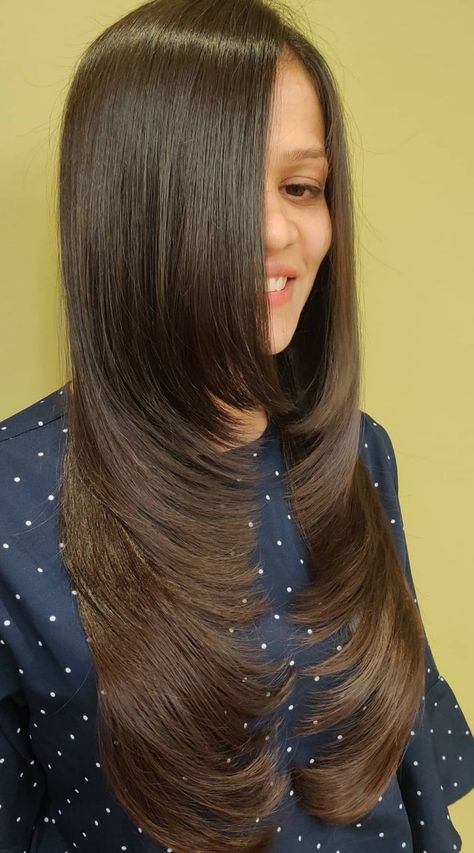 Uniformly Layered Haircut, Full Layers Medium Hair, Increase Layer Haircut, Full Layers Long Hair, Layered Hair Front View, Increased Layer Haircut, Multilayered Haircut, Lairs Haircut, Layered V Cut Hair